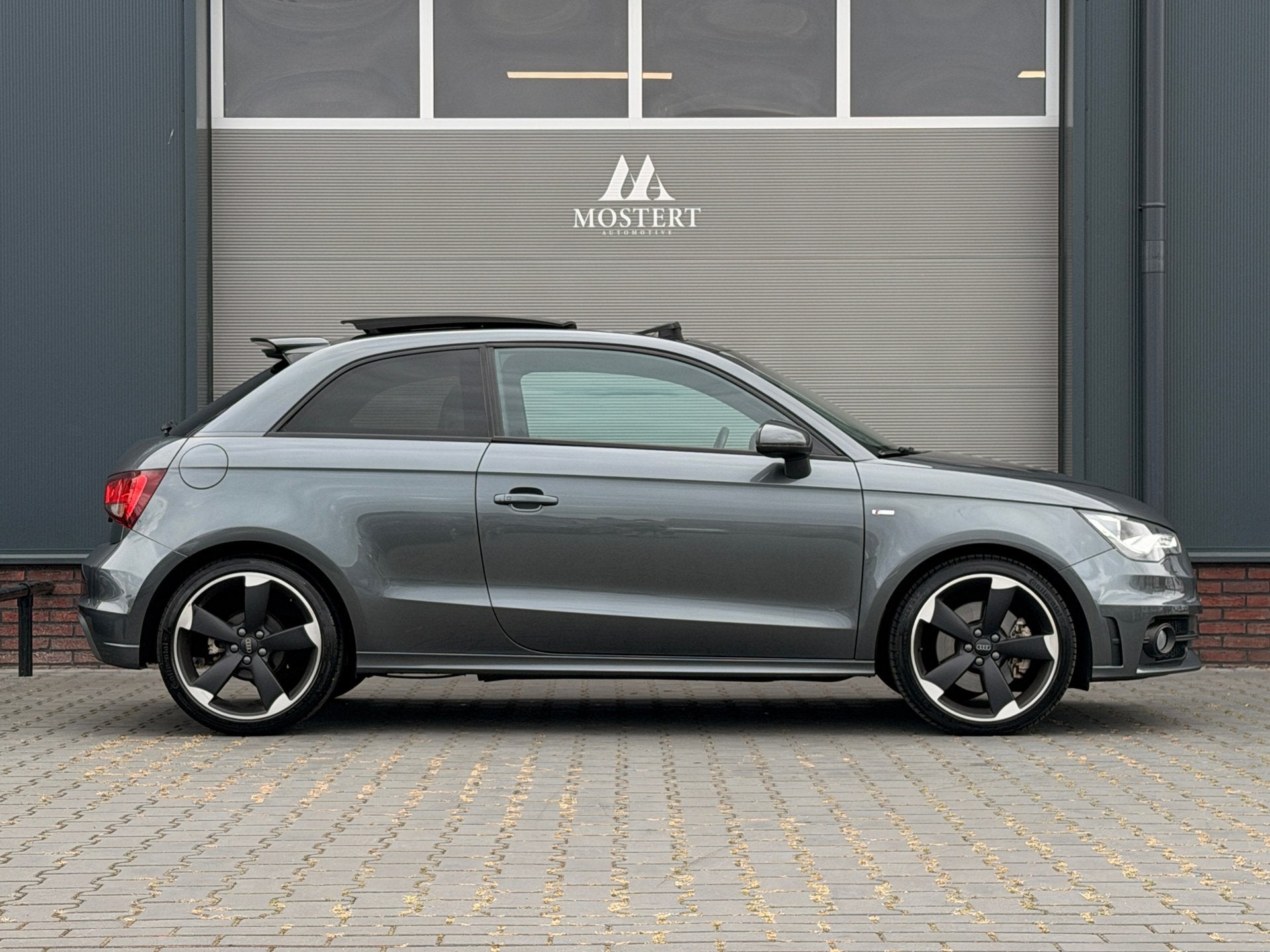 Audi A1 1.4 TFSI/185pk Pro S line|Automaat|Kuipstoel|Pano|2x, Auto's, Audi, Euro 5, Zwart, 4 cilinders, 1165 kg