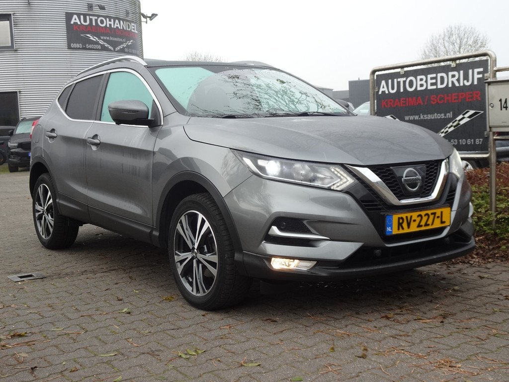 Nissan QASHQAI 1.2 N-Connecta Trekhaak Pano-dak (bj 2018), Voorwielaandrijving, Parkeersensor, Gebruikt, Euro 6