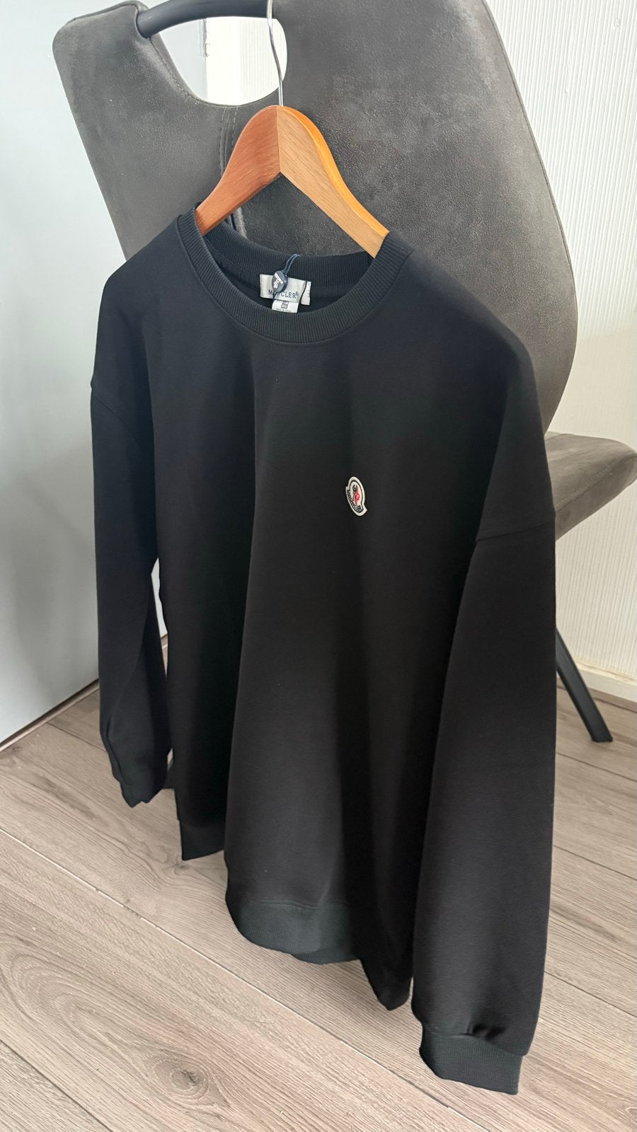 Moncler Trui Zwart met Logo - Maat M (XL valt als M), Ophalen of Verzenden, Nieuw, Maat 48/50 (M), Zwart