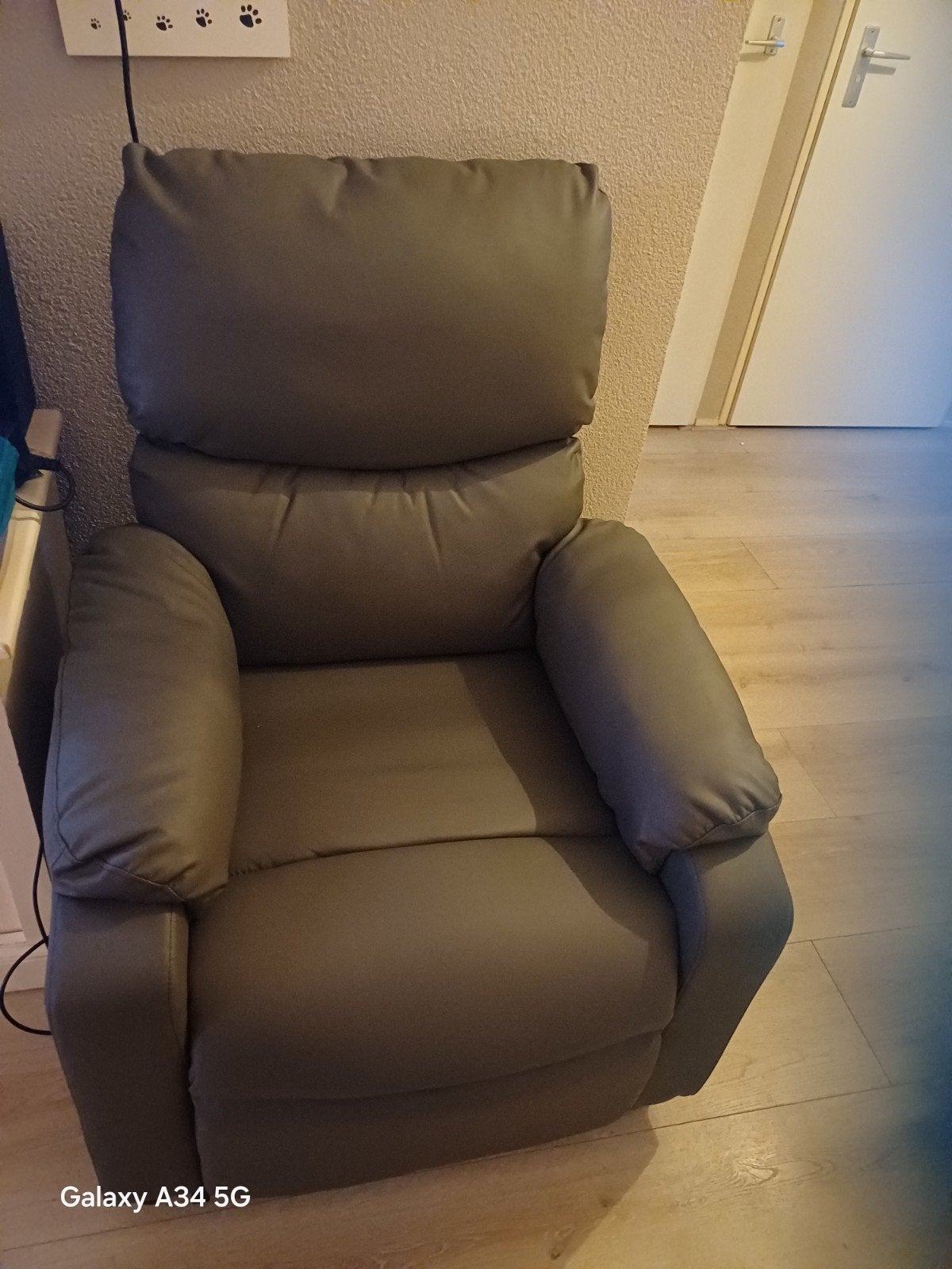 Comfortabele Massage Stoel - Ontspanning Thuis, Ophalen, Modern, Comfortabel, Kunststof, Zo goed als nieuw