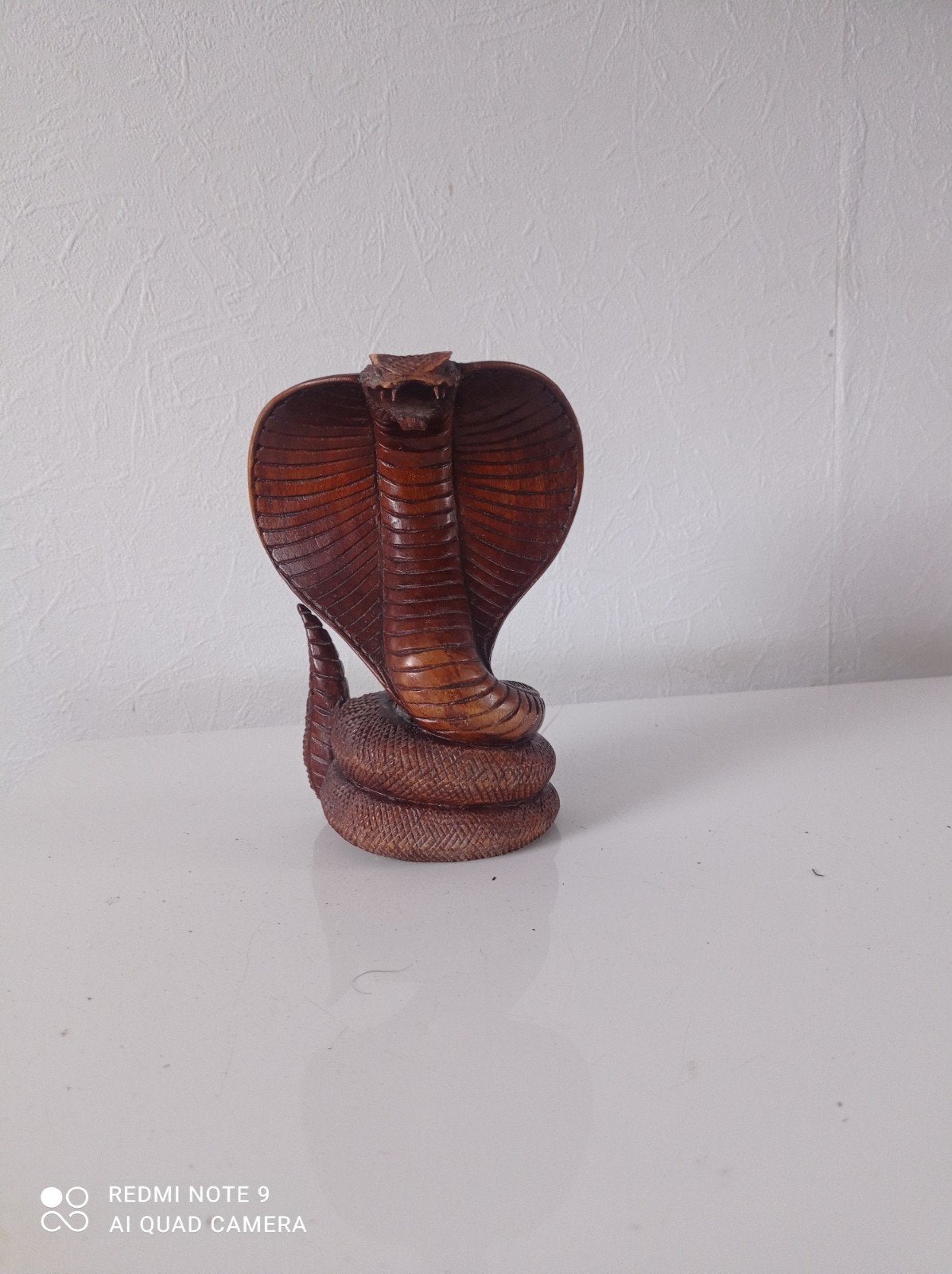 Handgesneden houten cobra beeld uit Bali, Antiek en Kunst, Ophalen of Verzenden