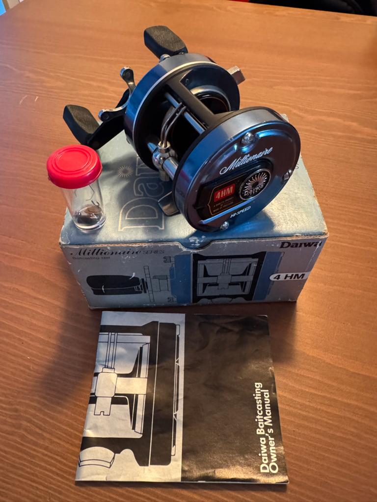 Daiwa 4HM Millionaire Series baitcasting reel. In nieuwstaat, Ophalen of Verzenden, Zo goed als nieuw, Molen