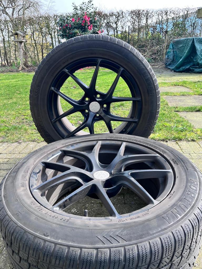 Set van 4 zwarte 18 inch VW velgen met banden, Ophalen