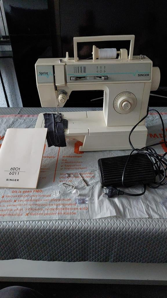 Singer naaimachine, Hobby en Vrije tijd, Naaimachines en Toebehoren, Ophalen, Zo goed als nieuw, Naaimachine, Singer