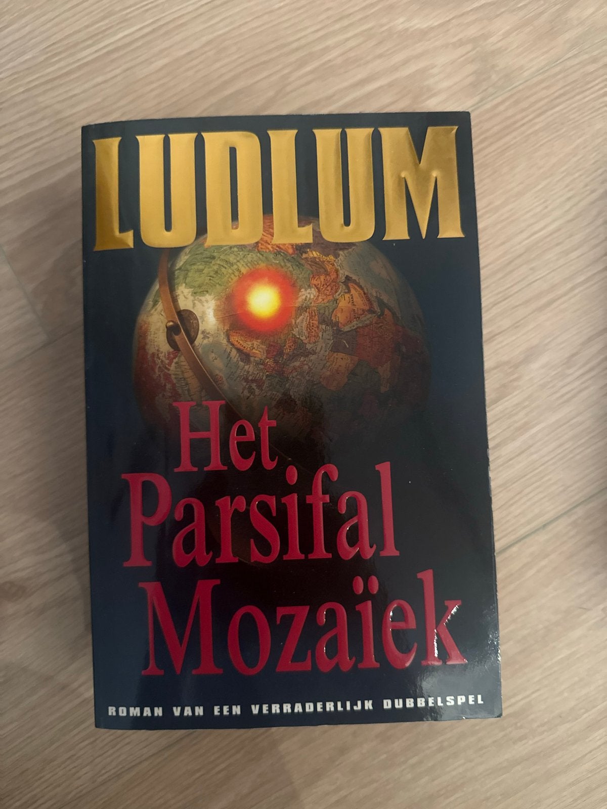 Het Parsifal Mozaïek - Robert Ludlum, Ophalen of Verzenden, Gelezen, Nederland
