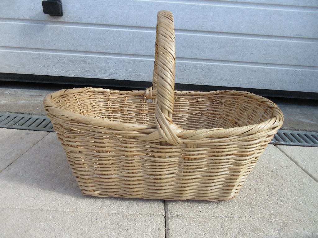 Vintage rieten mand met hengsel plukmand, Huis en Inrichting, Ophalen of Verzenden, Gebruikt, Rechthoekig, Riet
