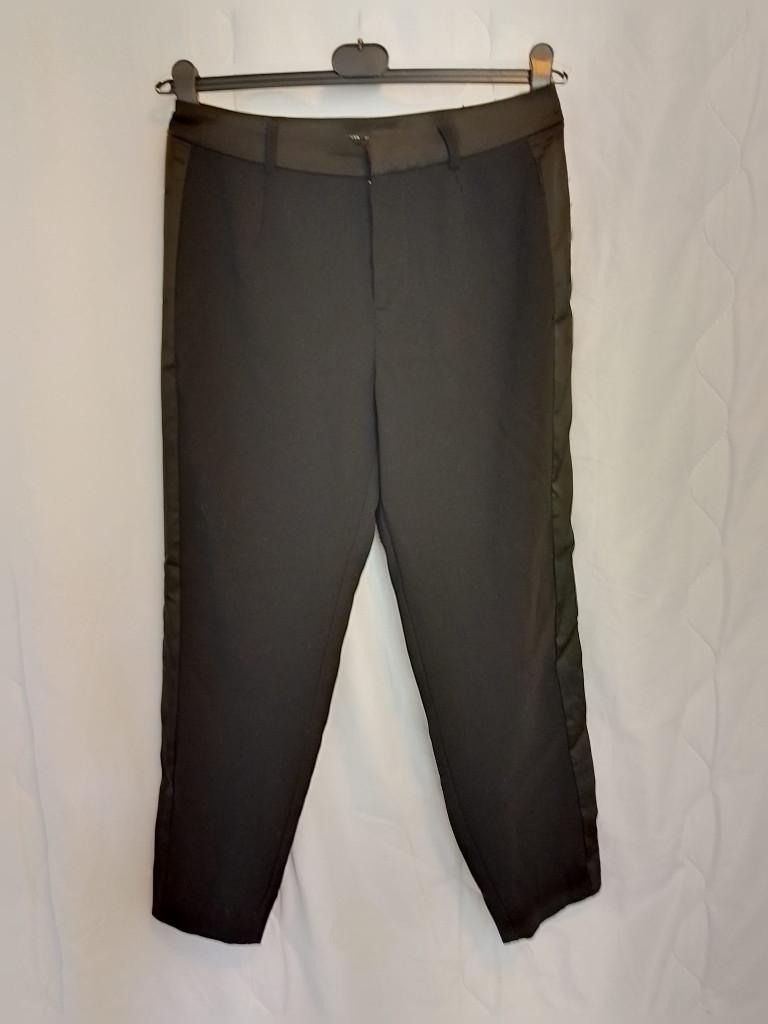 Maat L: zwarte Bershka broek, Kleding | Dames, Broeken en Pantalons, Ophalen, Zwart, Maat 42/44 (L), Bershka