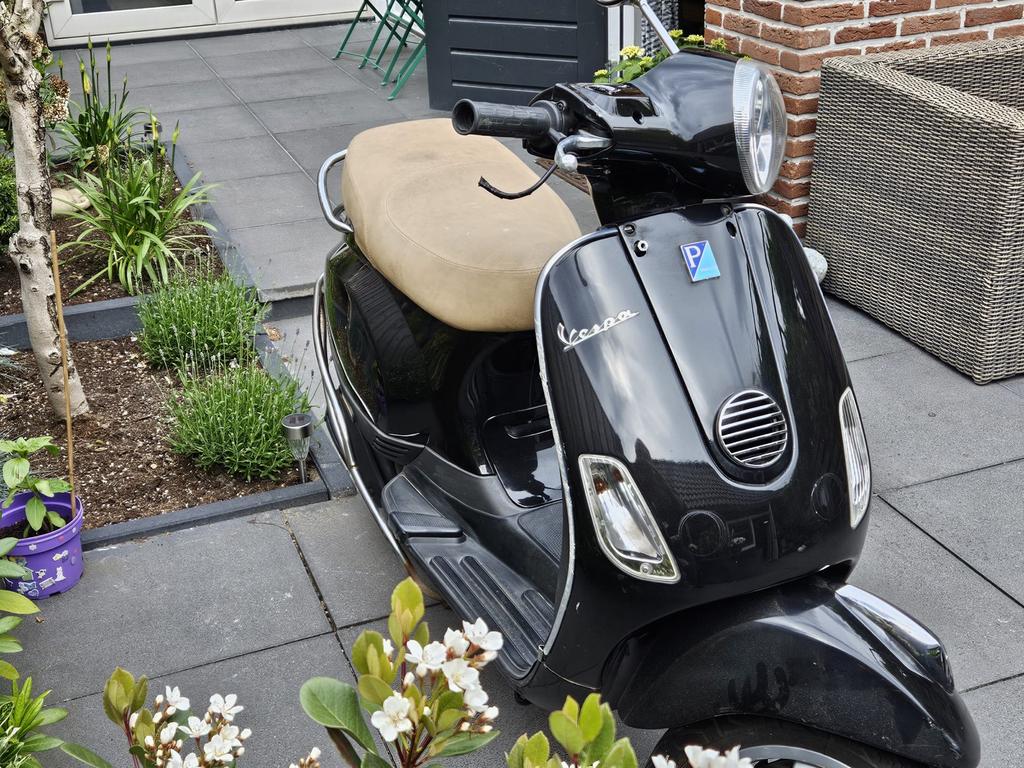 Zwarte Vespa LX Scooter 45, Ophalen, Gebruikt, Maximaal 45 km/u, 49 cc