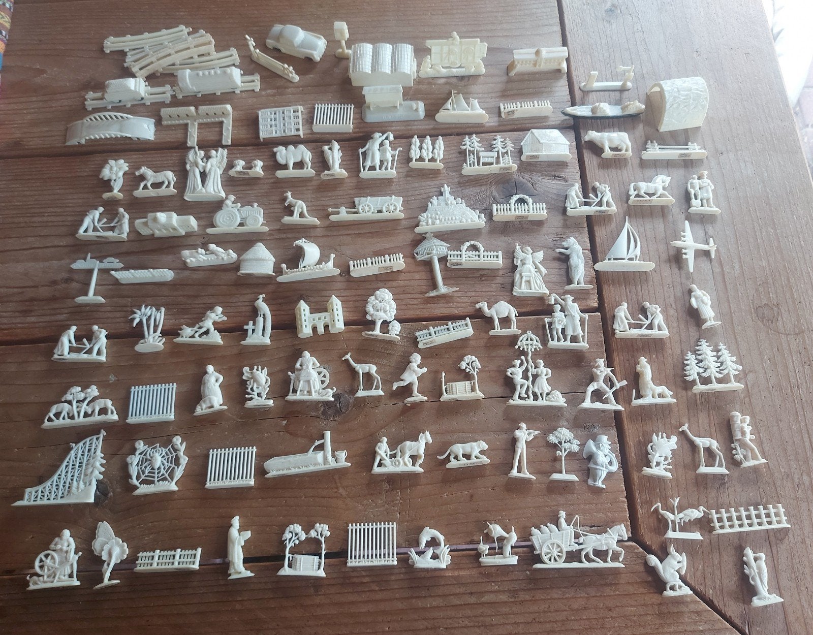 Nog eens 100 stuks oude reclame margarine figuren 75 Jr oud, Ophalen of Verzenden