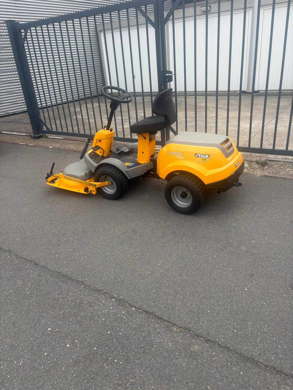 Stiga Park frontmaaier compact hydrostaat, Ophalen, Gebruikt, Stiga, Stiga