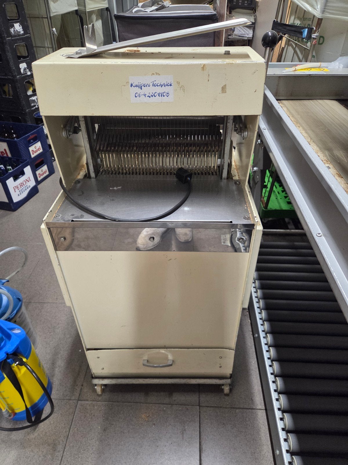 Professionele Broodsnijmachine - Perfect voor Bakkerijen, Ophalen
