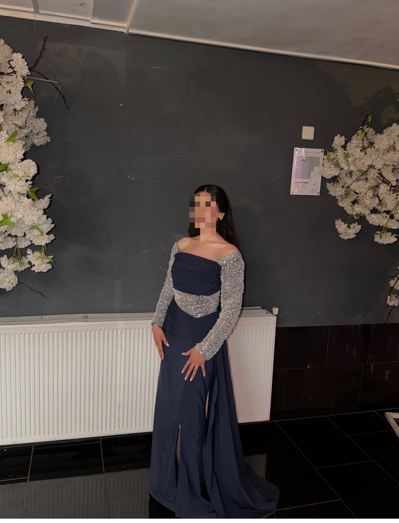 Donkerblauwe galajurk met glitterdetails – XS, Galajurk, Zo goed als nieuw, Maat 34 (XS) of kleiner, Verzenden