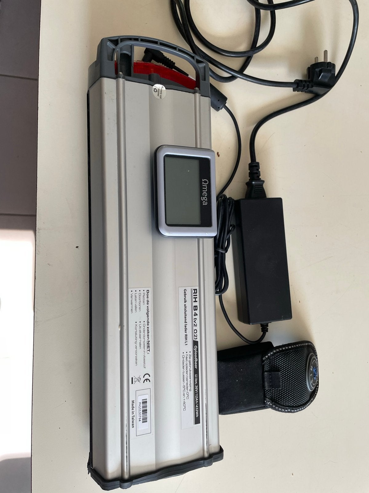 RIH B4 (v2 Ω2) E-bike accu met lader - 36V 12Ah, Fietsen en Brommers, Gebruikt