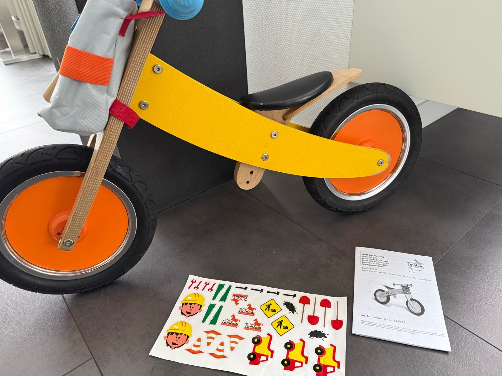 Vrolijke houten loopfiets, zo goed als nieuw, Ophalen of Verzenden, Zo goed als nieuw, Loopfiets