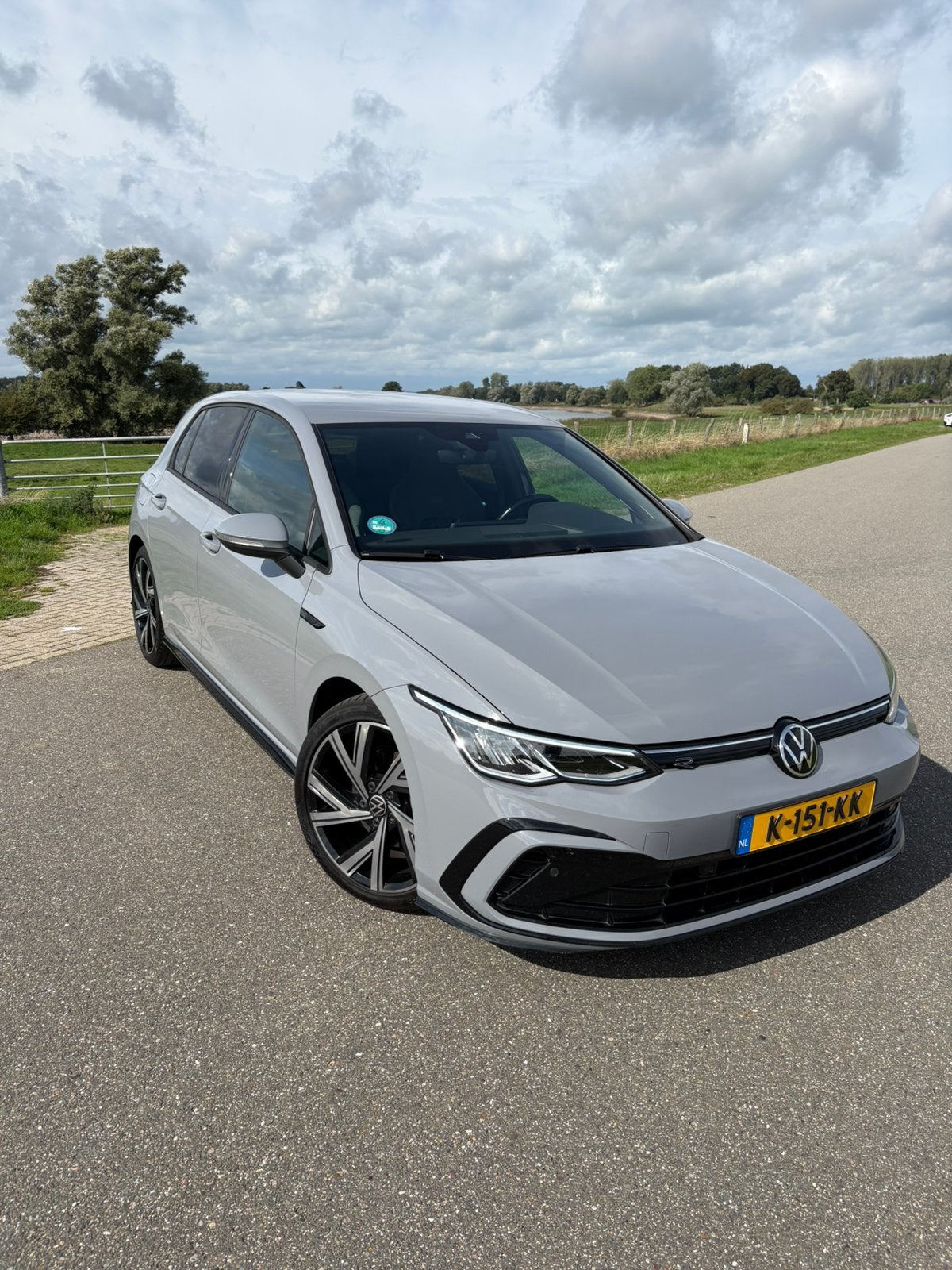 Volkswagen Golf 8 1.5 TSI 3x R-Line, Auto's, Voorwielaandrijving, 4 cilinders, Origineel Nederlands, Zilver of Grijs