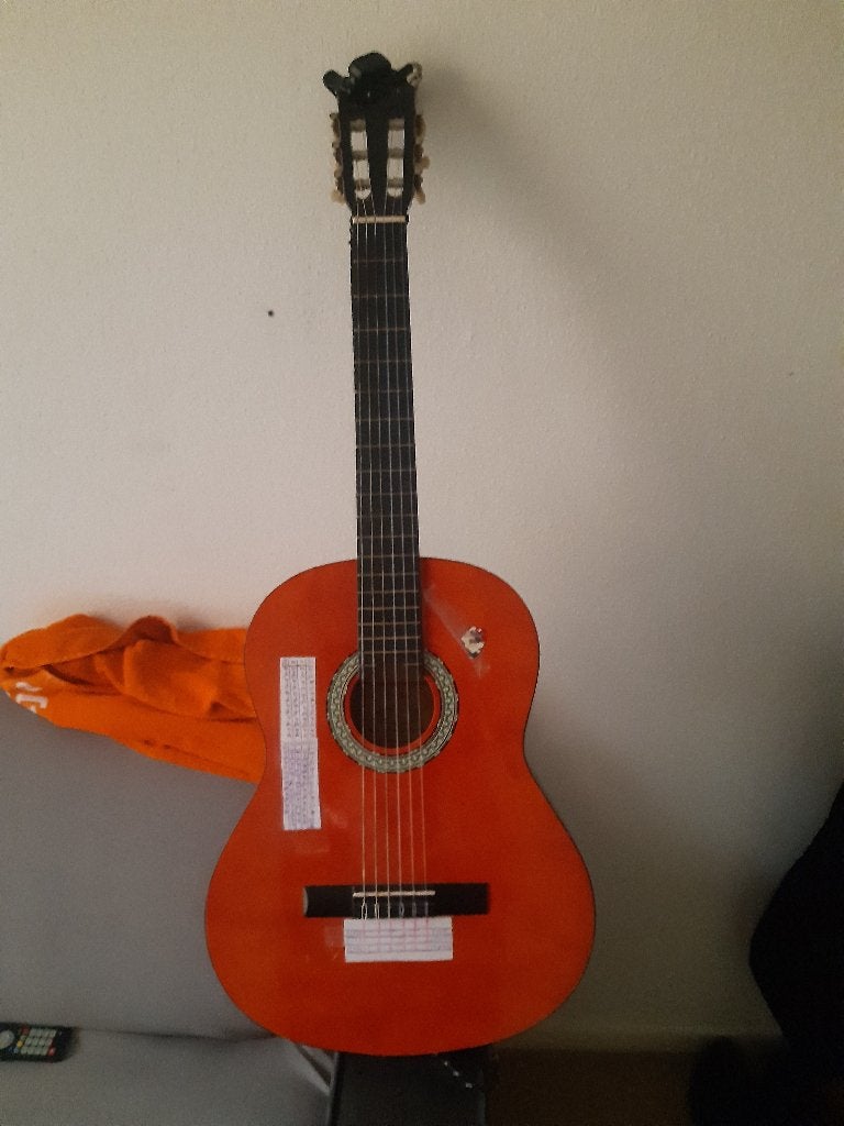 Gezocht: Gitaarstandaard voor akoestische gitaar, Muziek en Instrumenten, Standaards, Ophalen, Gebruikt, Instrumentstandaard, Gitaar