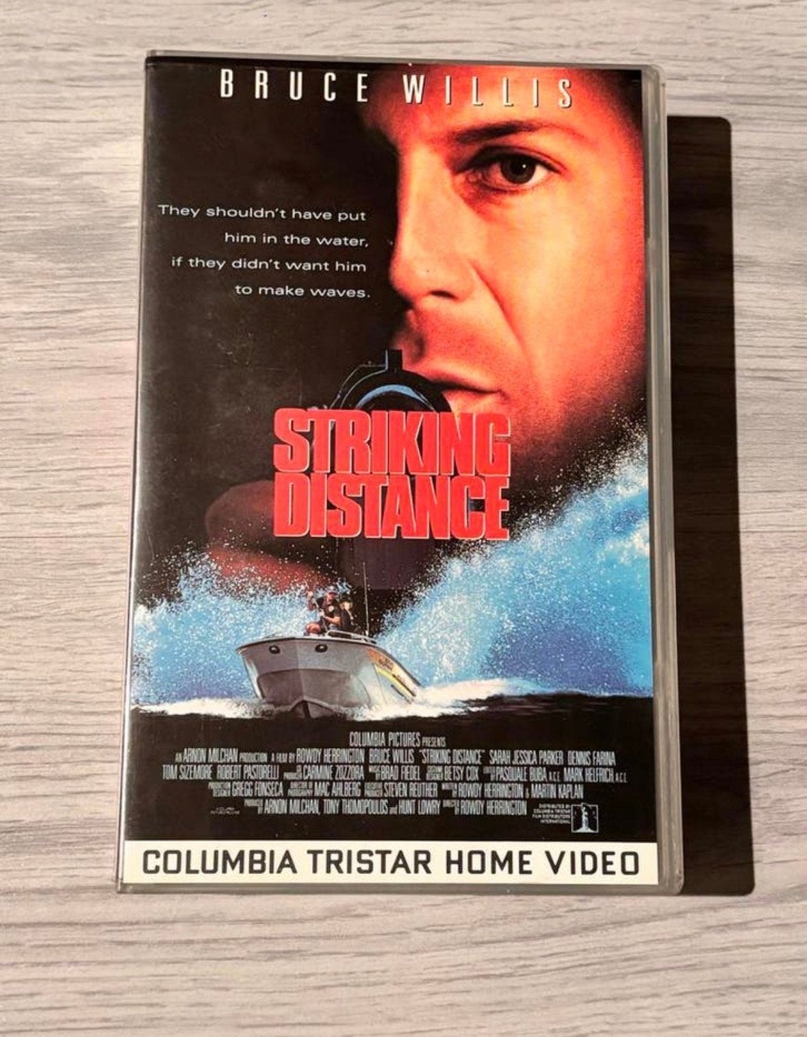 #2 Striking Distance VHS met Bruce Willis, Vanaf 16 jaar, Ophalen of Verzenden, Thrillers en Misdaad, VHS