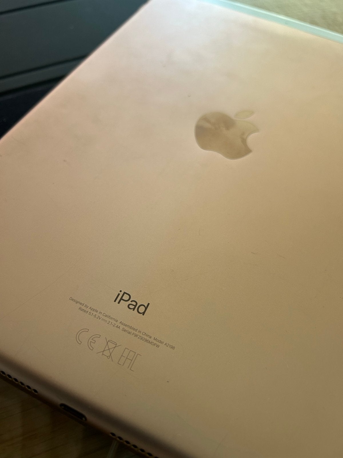 Foto 5 van Defecte iPad (Model A2198) - Voor onderdelen of reparatie