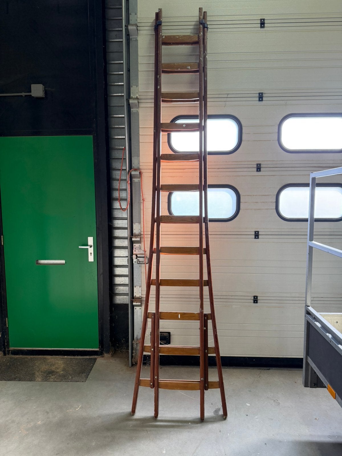 Houtenladder 2x 12 treden, Ophalen, Zo goed als nieuw, Ladder, Opvouwbaar of Inschuifbaar
