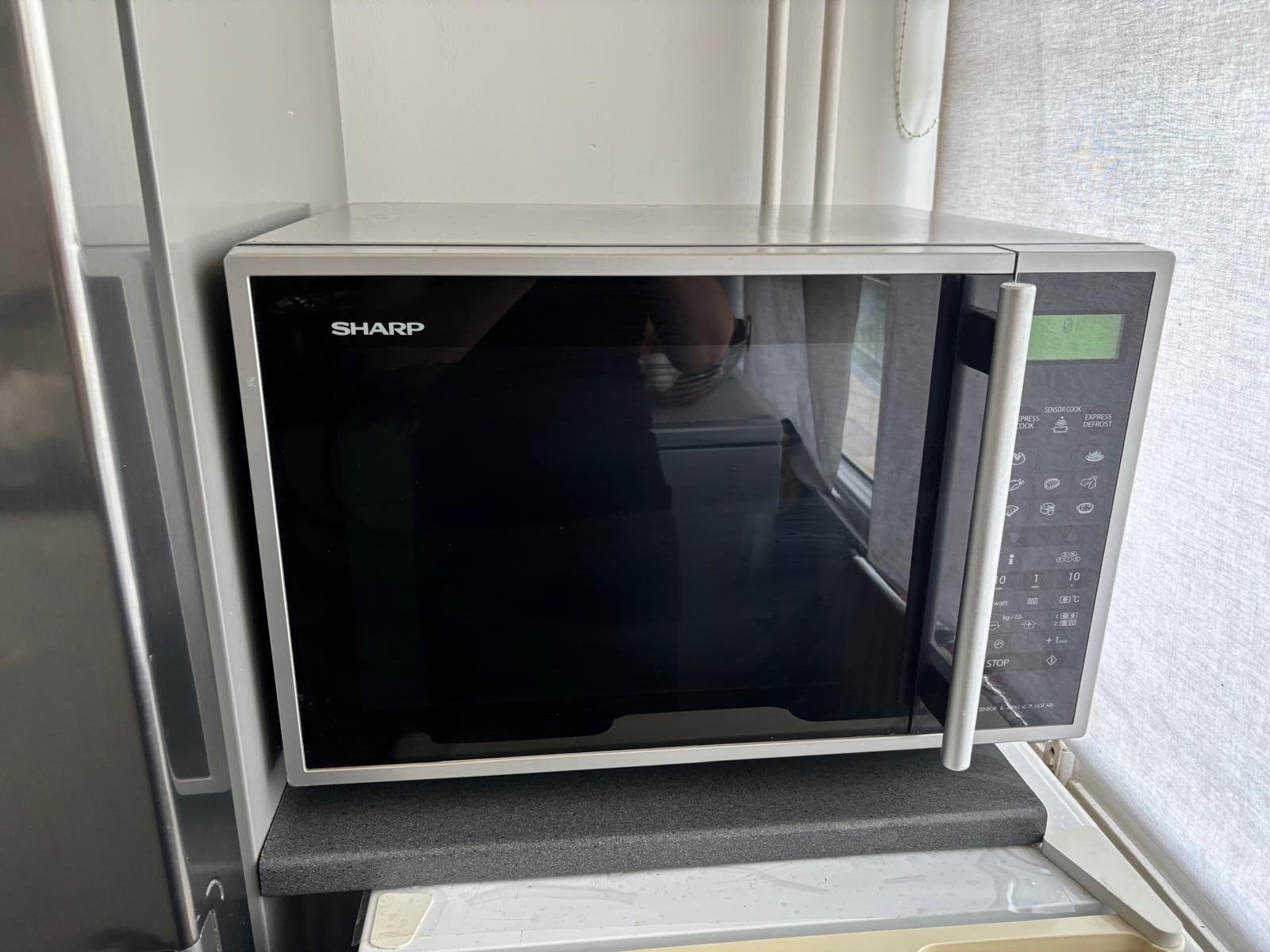 Sharp Combi Oven/Magnetron - Zo goed als nieuw, Witgoed en Apparatuur, Magnetrons, Ophalen, Combimagnetron, Grill, Zo goed als nieuw