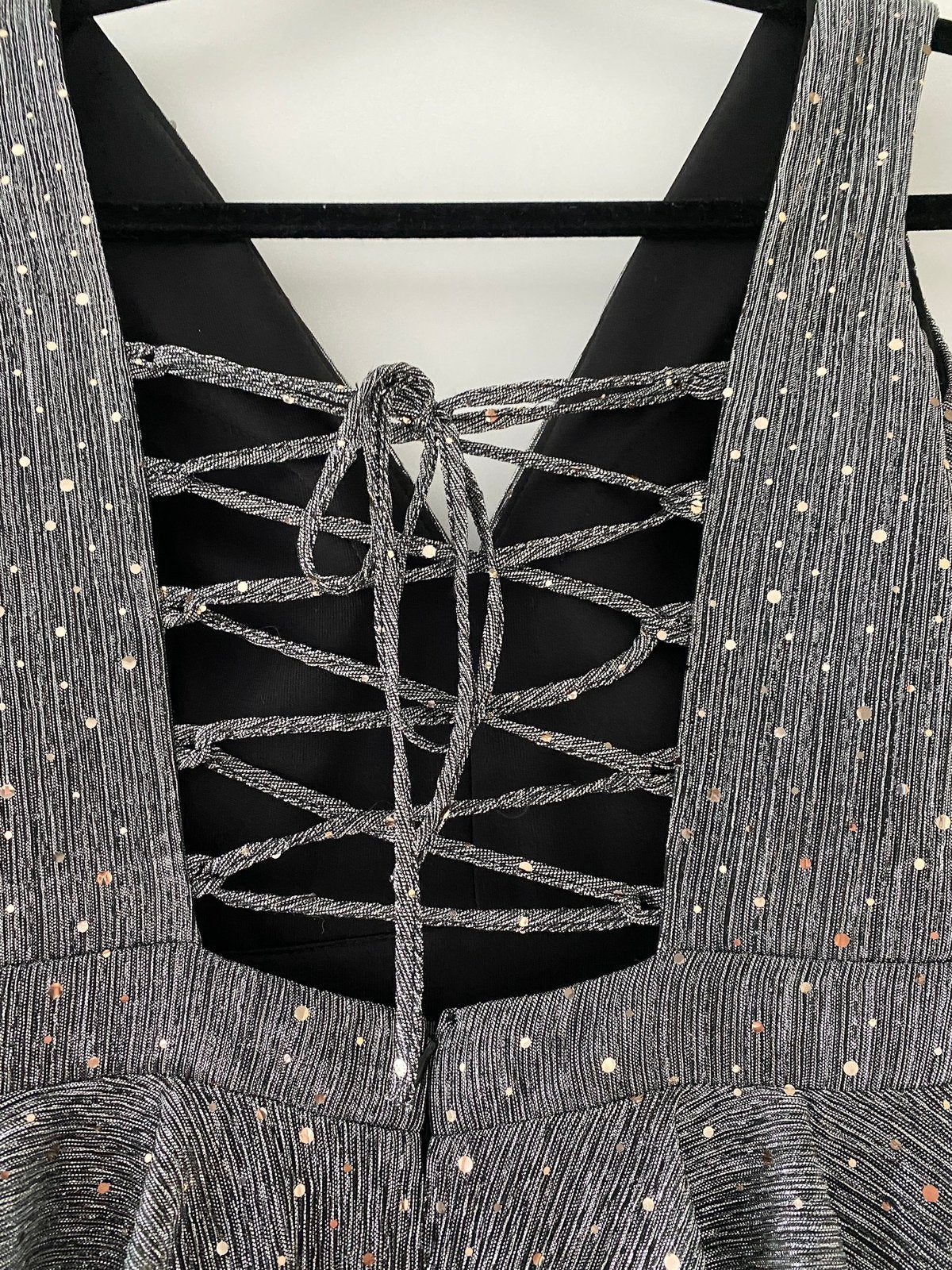 Zilveren glitter layer ruffle open rug gala jurk dress mt M, Kleding | Dames, Maat 38/40 (M), Galajurk, Ophalen of Verzenden, Zo goed als nieuw