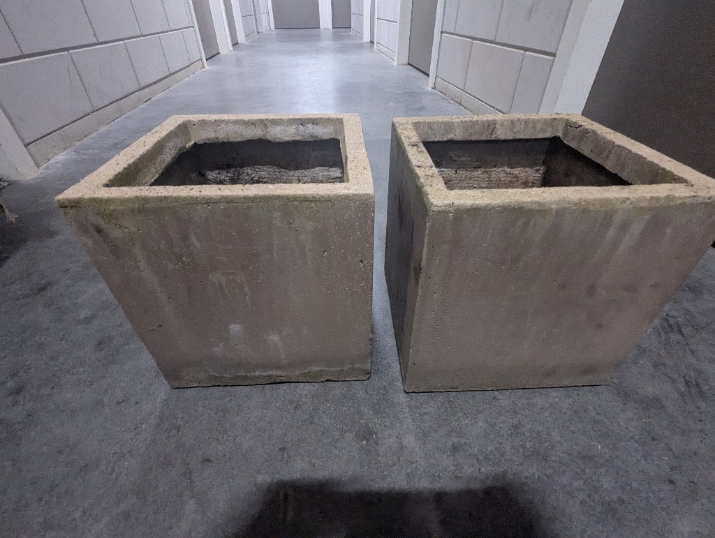 Twee gratis bloempotten, Tuin en Terras, Bloempotten, Steen, Gebruikt, Vierkant, Balkon