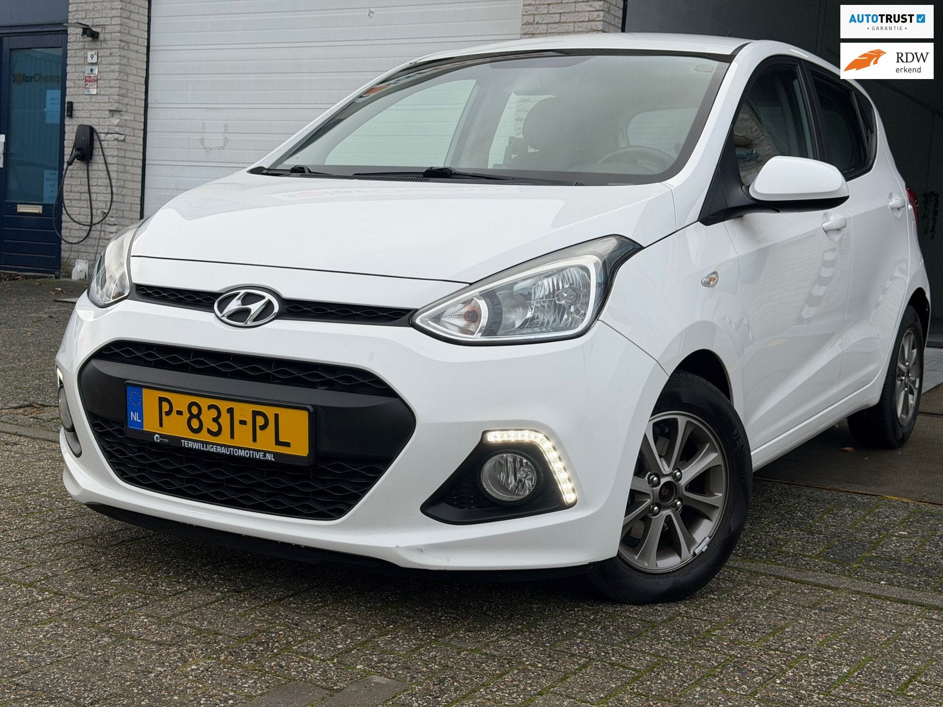 Hyundai I10 1.0i i-Drive/5drs/ 3e EIG/ dealeronderhouden/ 1j, Auto's, Hyundai, Euro 5, Gebruikt, 31 €/maand, Wit