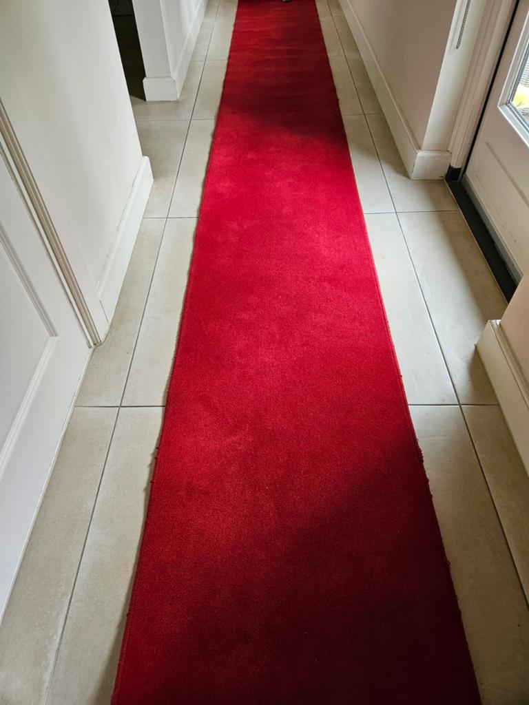 Rood Tapijt,  Loper, L. 4.86cm x br. 65cm x 1cm hoog., 200 cm of meer, Zo goed als nieuw, Modern, Rechthoekig