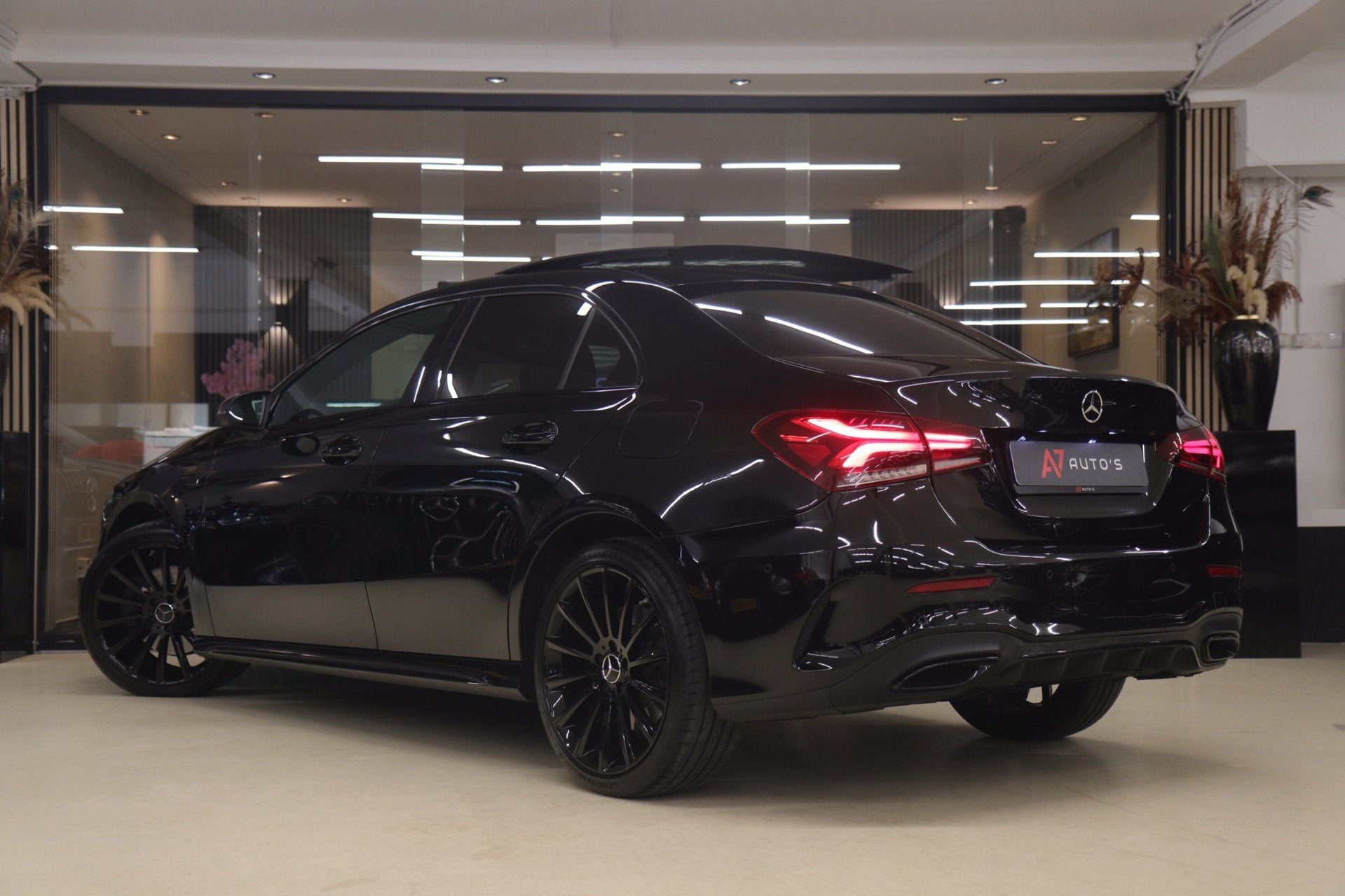Mercedes-Benz A-klasse 250 e Premium Plus AMG NIGHT PAKKET P, Gebruikt, Euro 6, 4 cilinders, 15 kWh