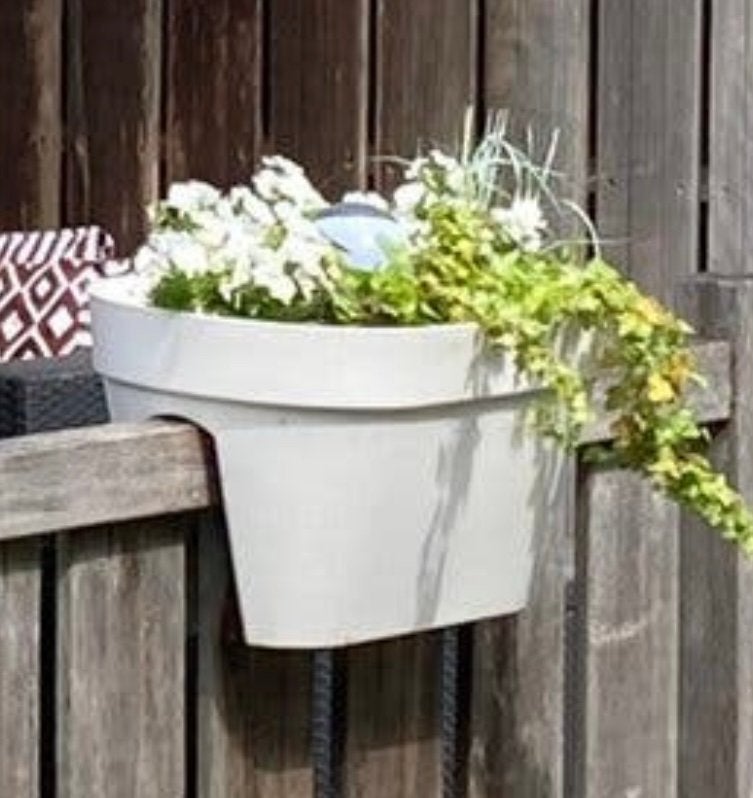 2 witte kunststof balkonbakken / plantenbakken flowerbridge, Tuin en Terras, Bloembakken en Plantenbakken, Ophalen, Kunststof