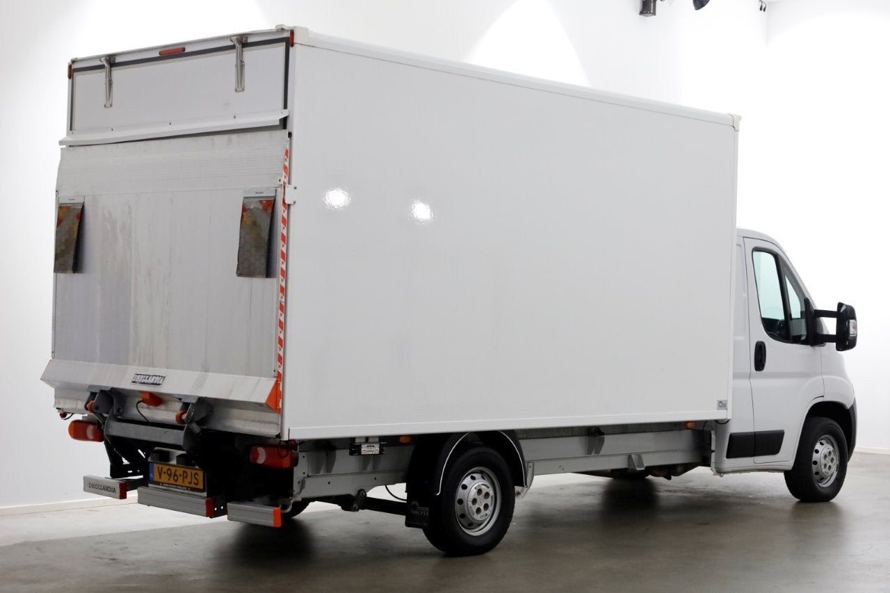 Opel Movano 2.2D 140pk Bakwagen met laadklep 1.060kg laadver, Auto's, Voorwielaandrijving, Dealer onderhouden, Gebruikt, Euro 6