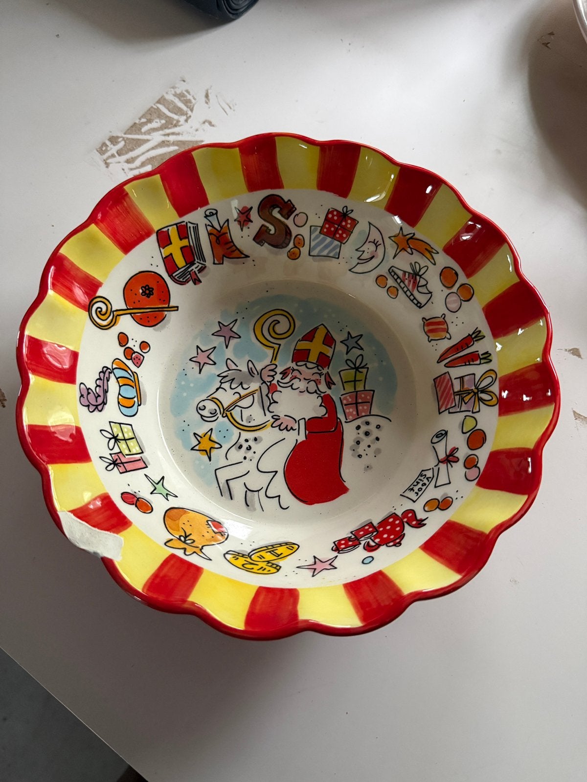 Blond Amsterdam Sint Sinterklaas schaal met beschadiging, Ophalen