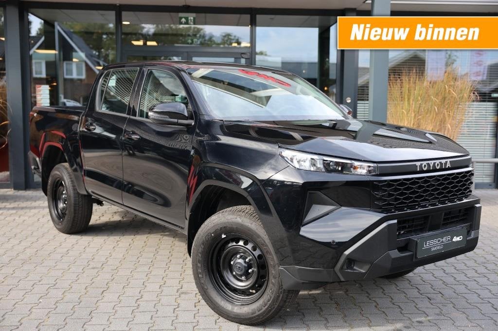 Toyota HILUX 2.8 D-4D MHEV DUBBEL CABINE ACTIVE A/T 4WD 5 ZI, Auto's, Automaat, 4 cilinders, Met garantie (alle), Zwart