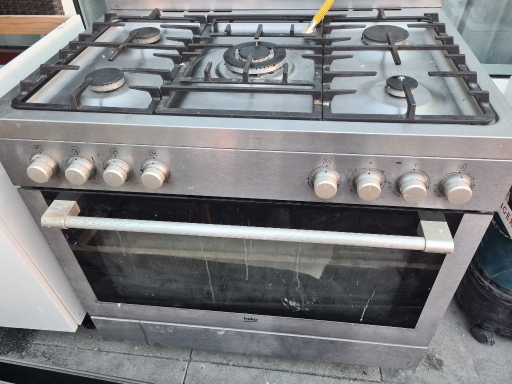 Fornuis, gas, 90 cm. RVS., Witgoed en Apparatuur, Fornuizen, Gebruikt, Vrijstaand, Gas, 5 kookzones of meer, 85 tot 90 cm, 60 cm of meer