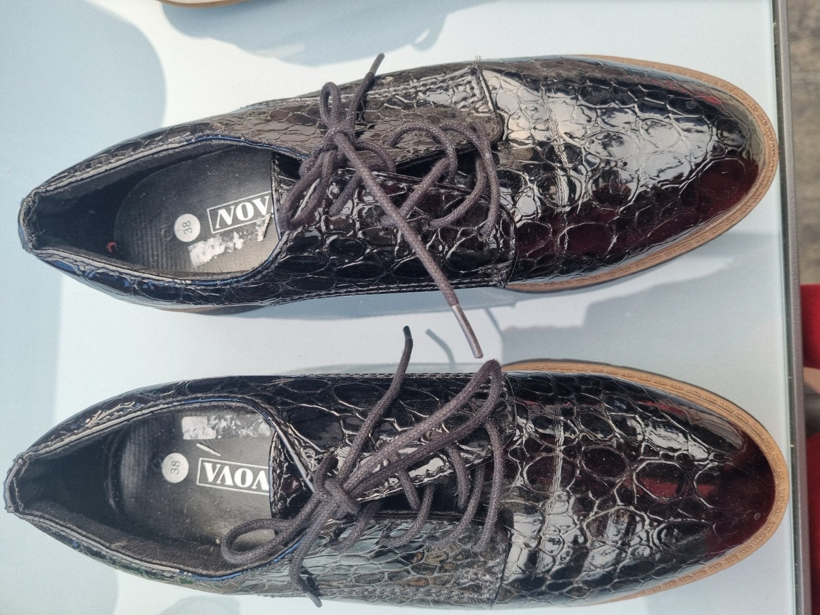 Zwarte lakleren veterschoenen met krokodillenprint, VOVA, Schoenen met lage hakken, Zwart, Ophalen of Verzenden