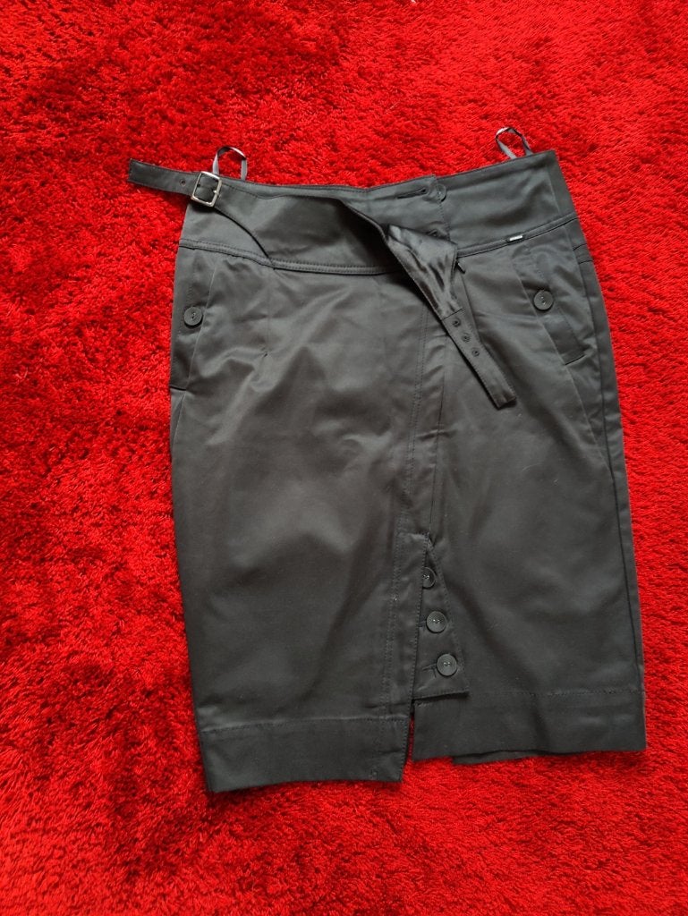 Superstar zwarte rok met riemdetails, Kleding | Dames, Rokken, Maat 38/40 (M), Zwart, Nieuw, Ophalen of Verzenden