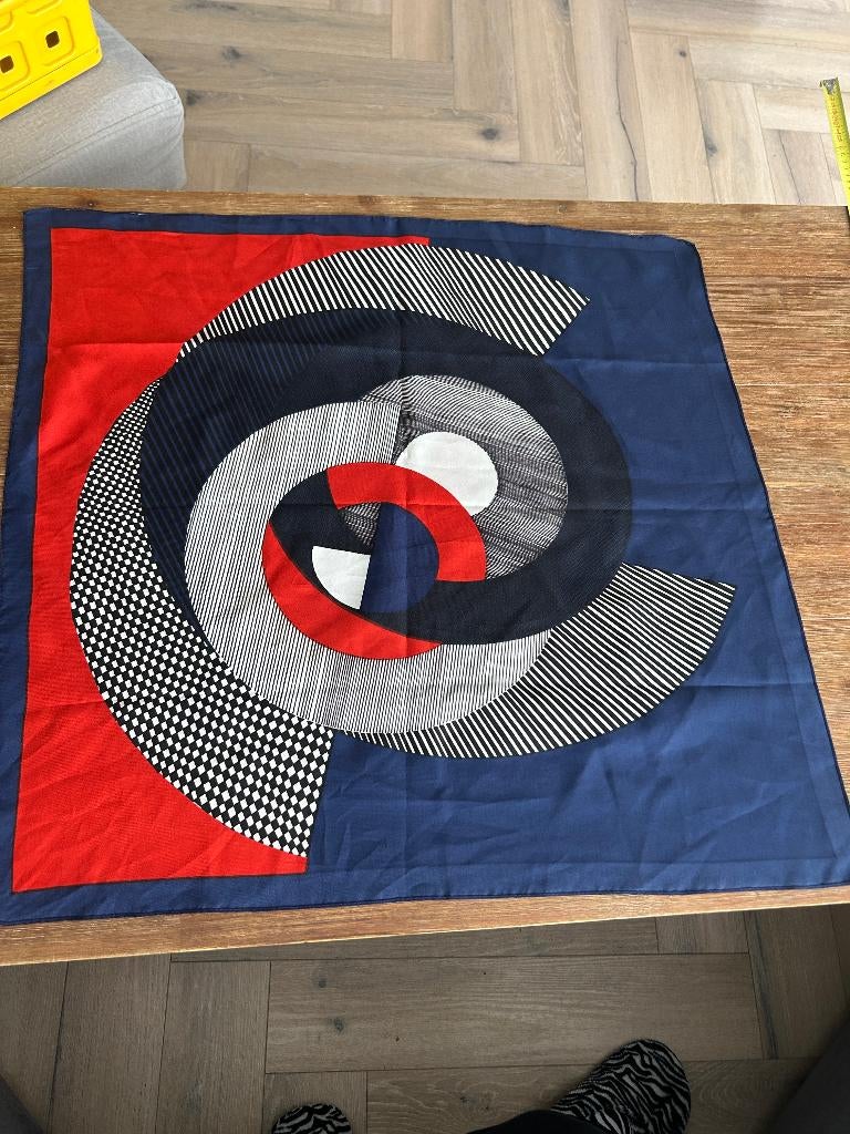 Sjaal vierkant zwart, rood, blauw, wit, Kleding | Dames, Mutsen, Sjaals en Handschoenen, Ophalen of Verzenden, Zo goed als nieuw