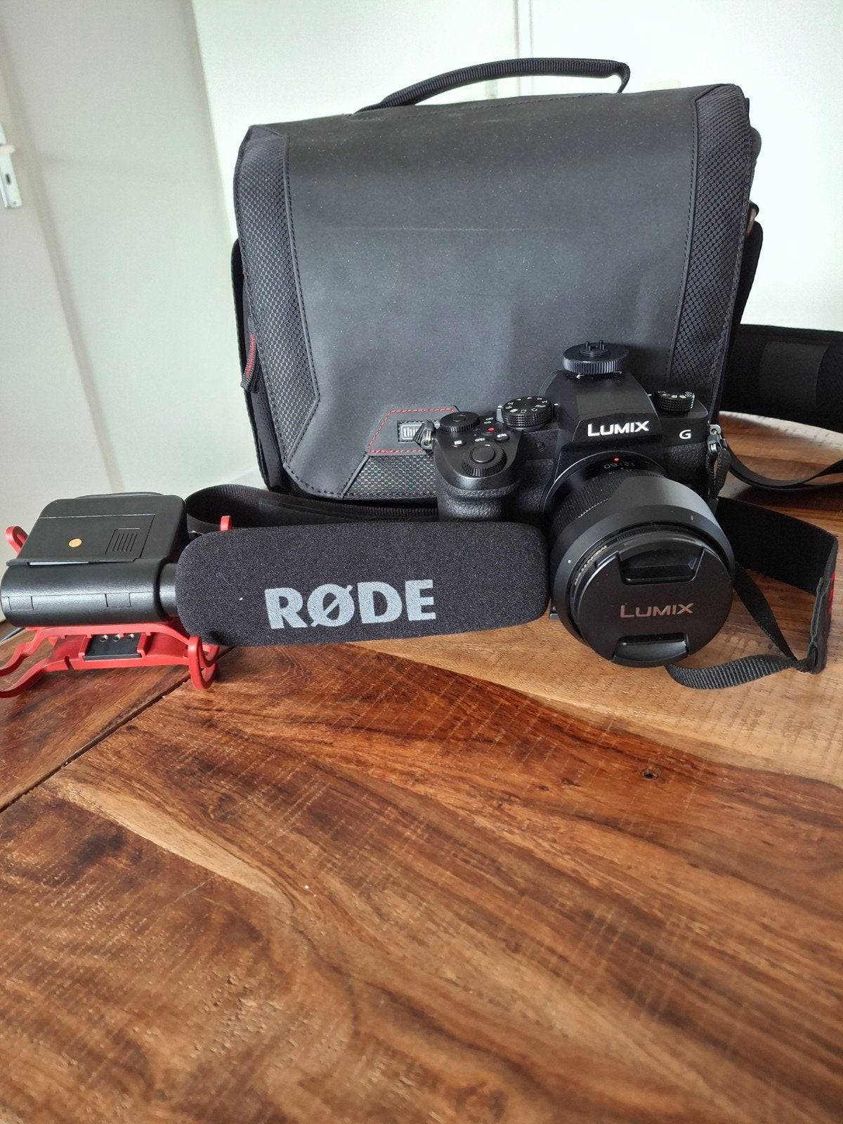 Panasonic DC-G90 Lumix camera, Røde microfoon en statief, Panasonic, Accu, Ophalen of Verzenden, Zo goed als nieuw