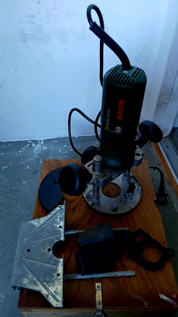 Bosch POF 500 A Bovenfrees met koffer, Doe-het-zelf en Verbouw, Gereedschap | Freesmachines, Ophalen, Gebruikt, Bovenfrees, Bosch