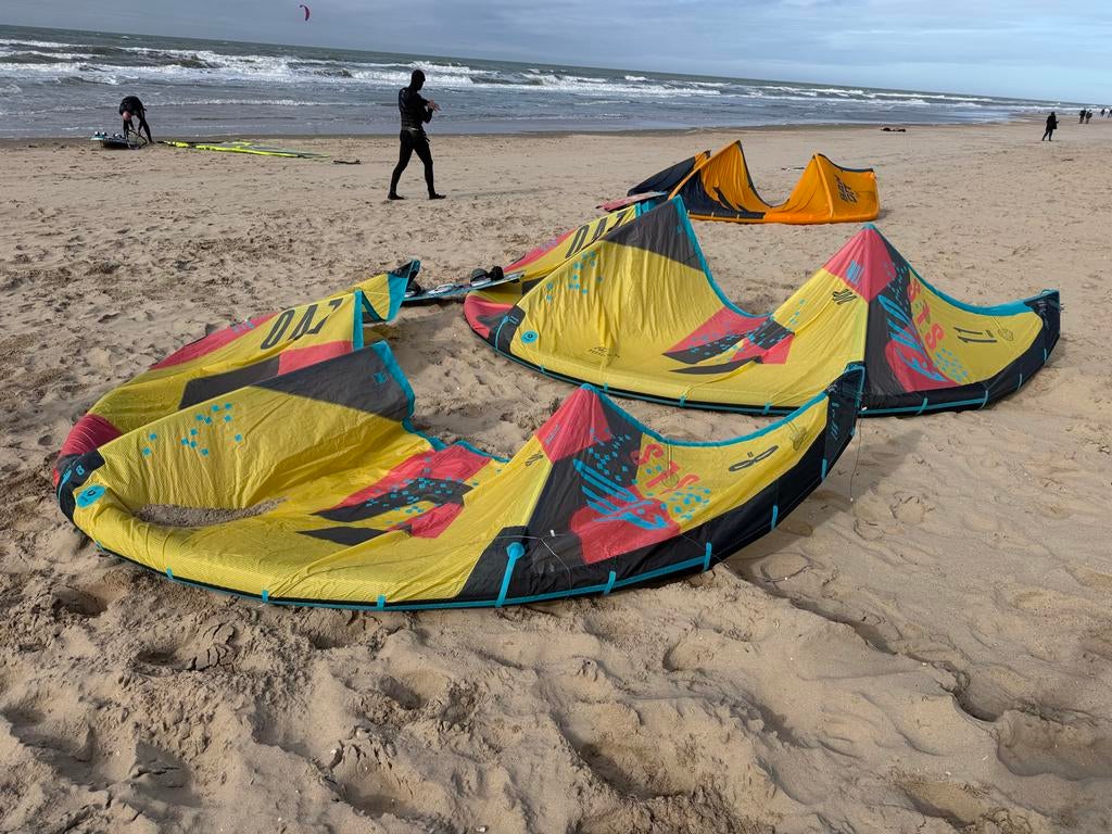 Duotone EVO SLS Kites - 8m en 11m (Zo goed als nieuw), 8 m², Geen board, Ophalen of Verzenden, Zo goed als nieuw