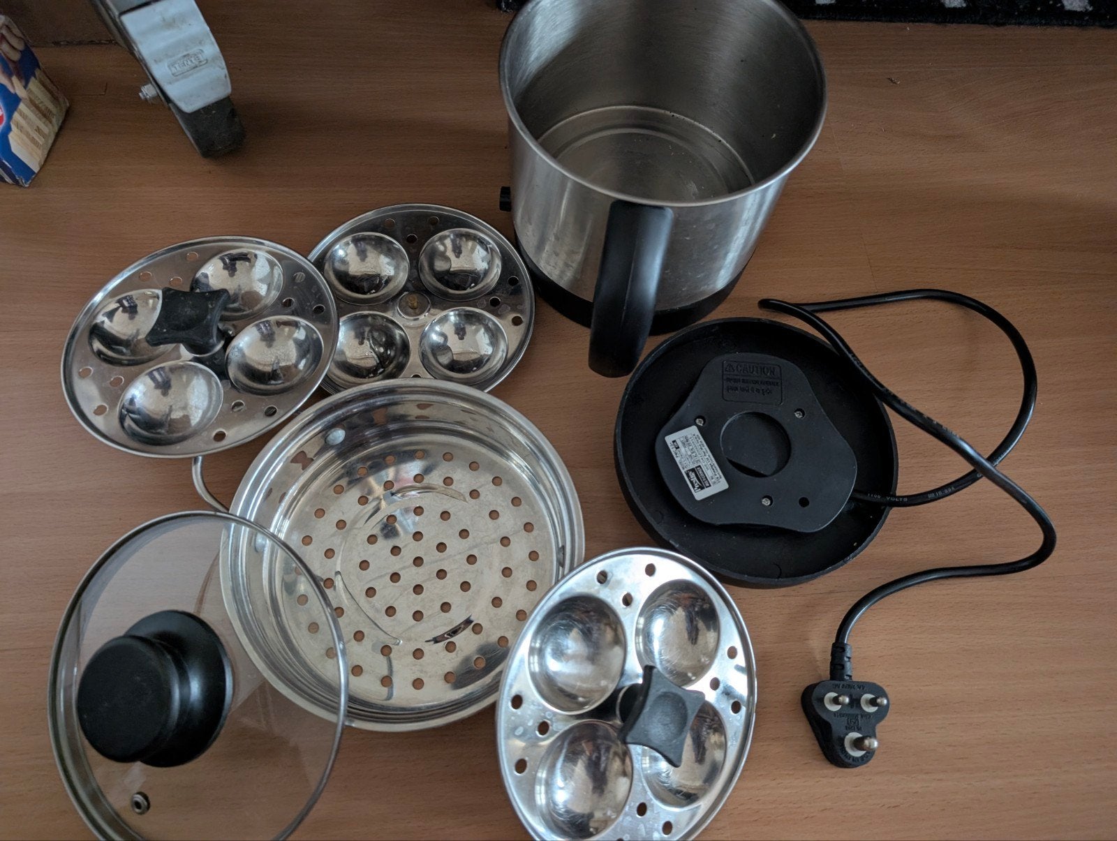 Elektrische Idli Steamer met 3 platen, 2 tot 3 liter, Ophalen, Gebruikt, 1 snelheid