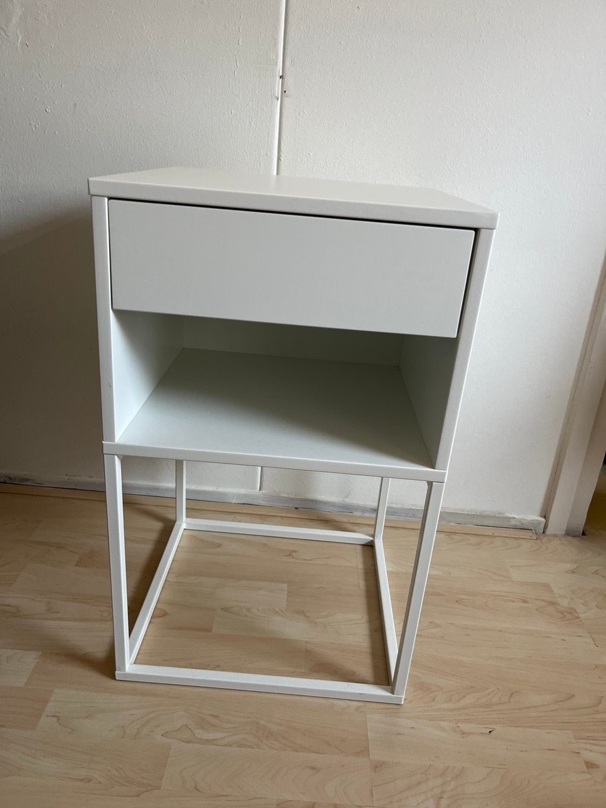 Nachtkastje wit met lade 65,5x40 x 38,5 cm, Ophalen of Verzenden, Zo goed als nieuw, Minder dan 45 cm, 55 tot 70 cm