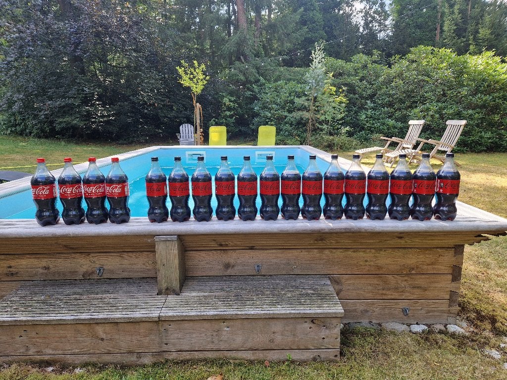 Coca Cola en Royal Club over van een feestje, Ophalen
