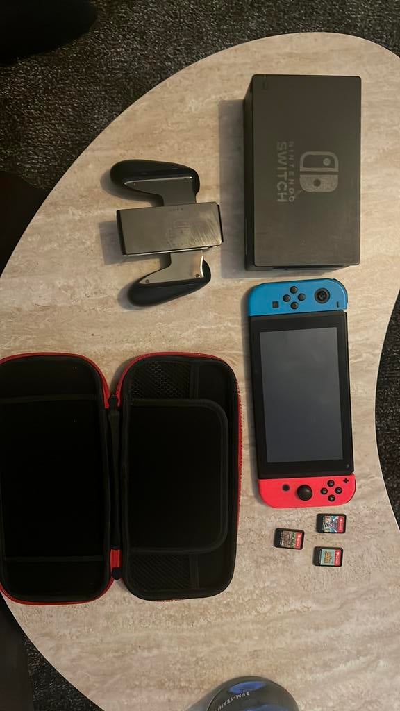 Nintendo Switch V2 + 3 spelletjes + dock + hoes (compleet), Ophalen, Met 2 controllers, Switch Original, Gebruikt