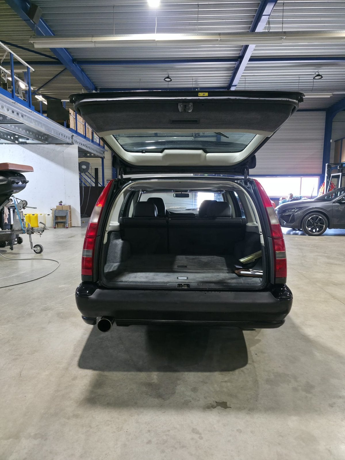 Volvo V70 2.3 R 1997 Zwart, foto 10