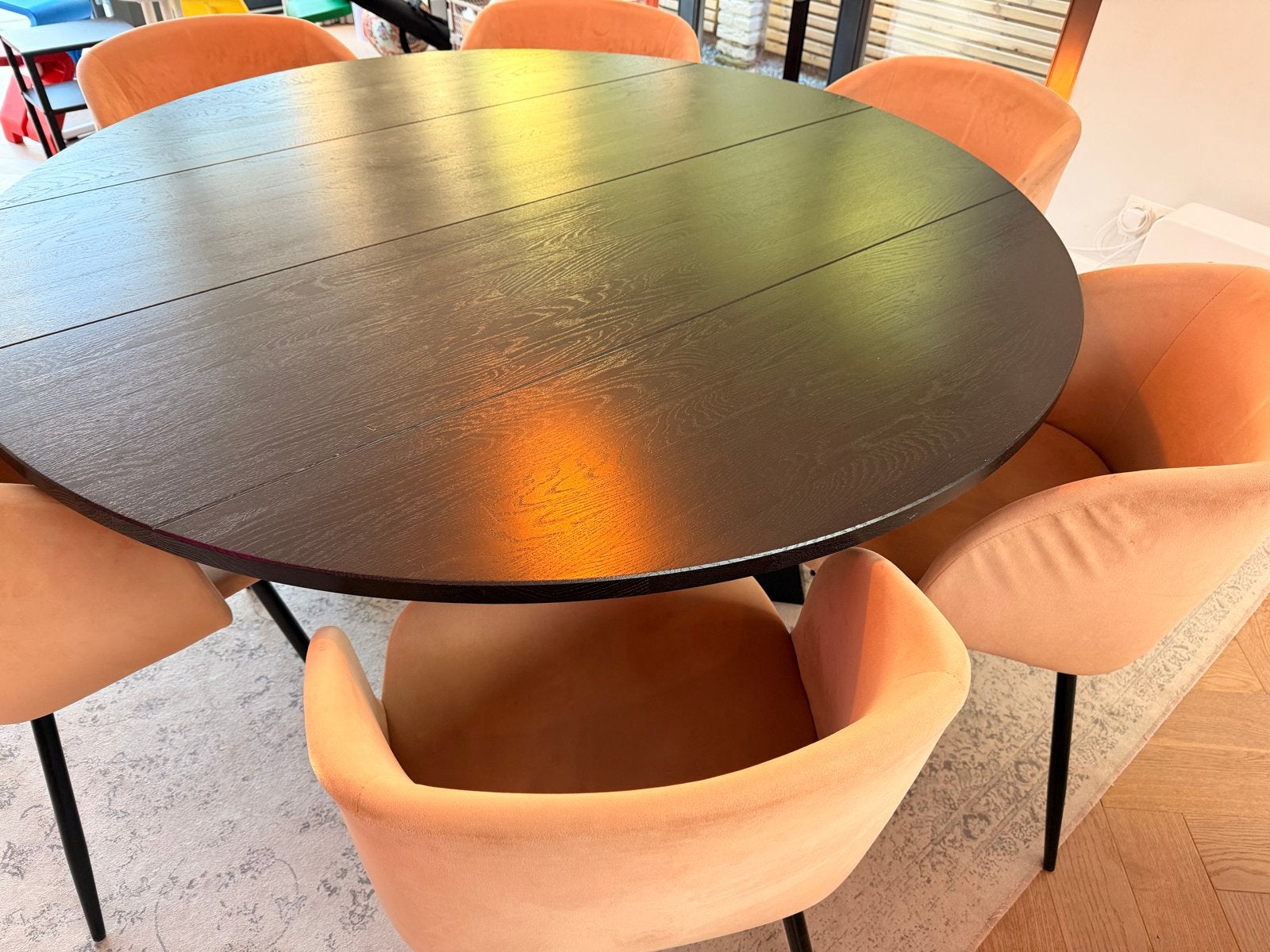 WOOOD Rhonda Eetkamertafel XL - Eiken - Blacknight - Ø150 cm, Ophalen, Zo goed als nieuw, Vier personen, 100 tot 150 cm