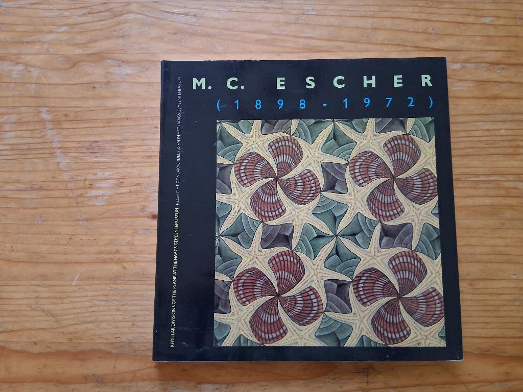 M.C. Escher - Nederlands / Engels - Haags museum, Ophalen of Verzenden, Gelezen, Haags Gemeentemuseum