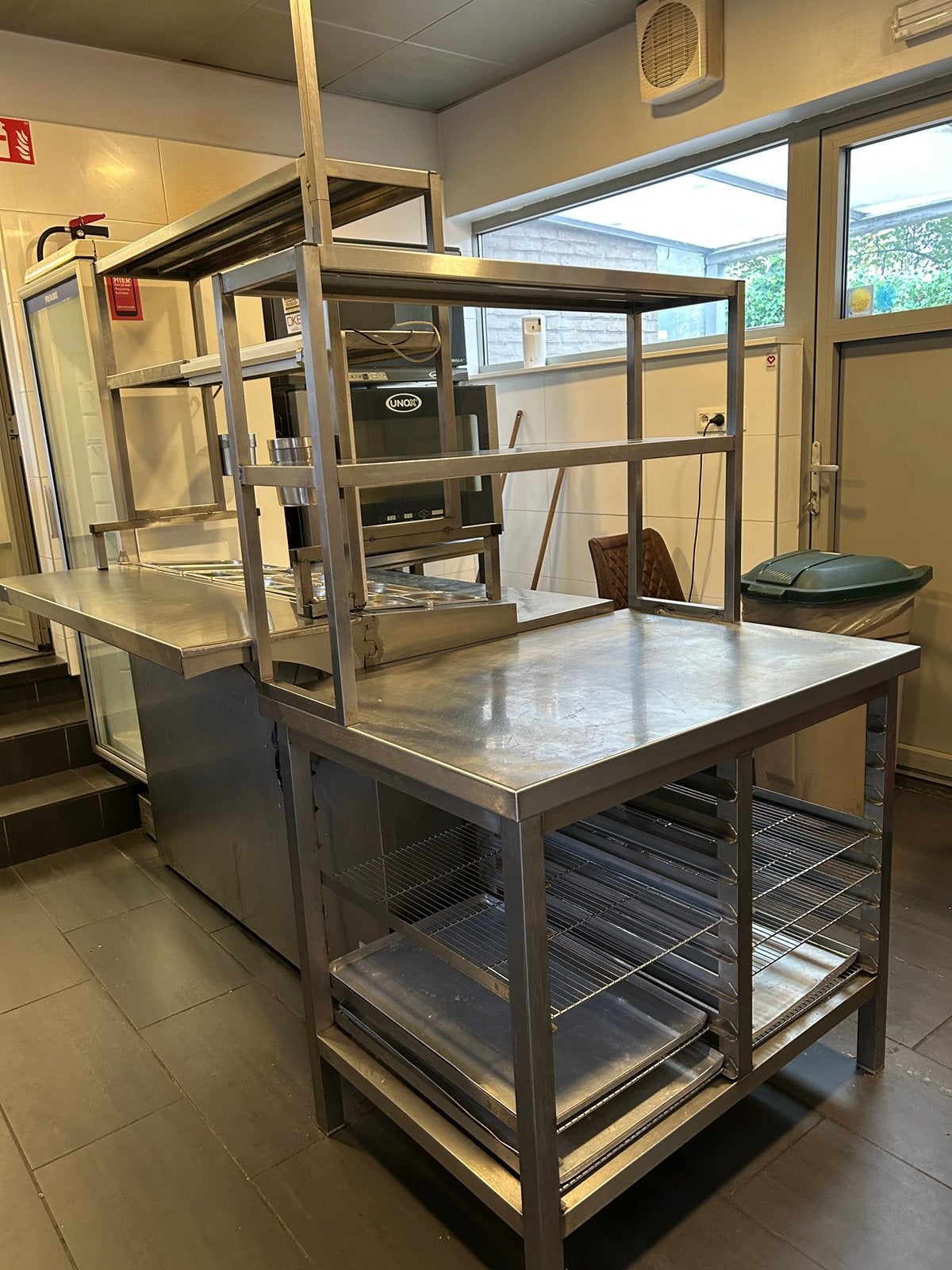 Gasfornuis, saladette, werktafels, industriële dampkap…, Ophalen
