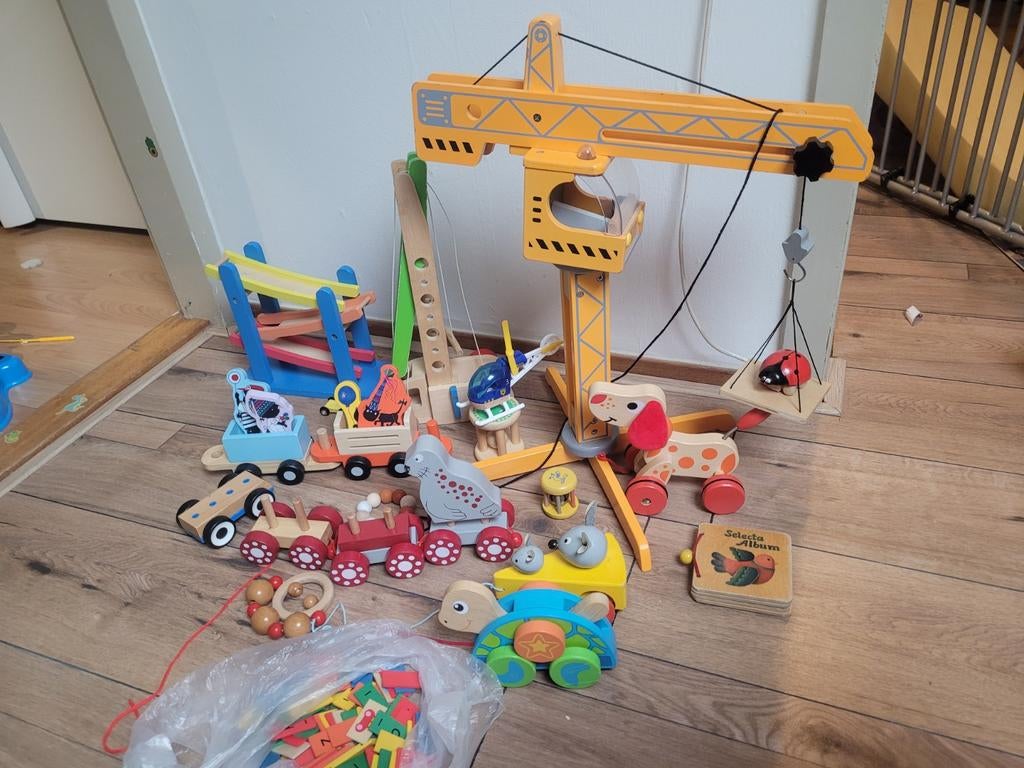 Grote partij houten speelgoed: kraan, trein, trekdieren, Kinderen en Baby's, Speelgoed | Houten speelgoed, Ophalen of Verzenden