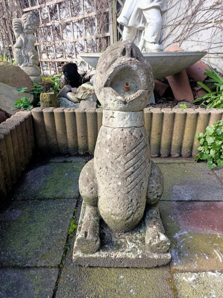 Tuinbeeld vijverbeeld waterspuwer fantasiefiguur, Ophalen, Gebruikt, Beton, Waterornament